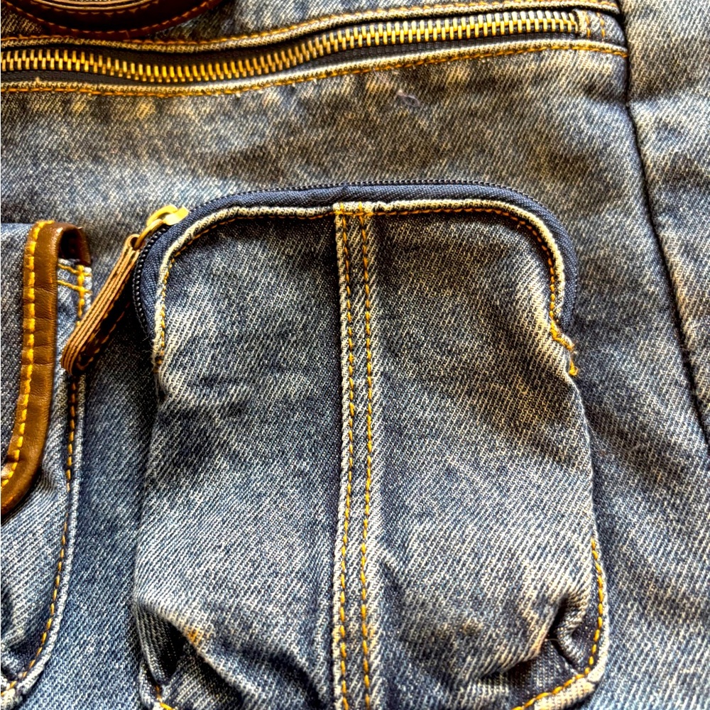 BLUE JEAN TOTE / HANDBAG
HANDLES AND CROSSBODY STRAP 
FUN AND FABULOUS CHIC TOO - Picture 6 of 10
